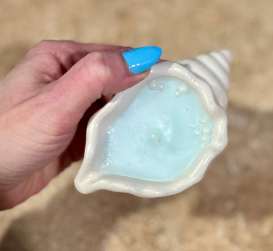 Mini handmade conch candle - White