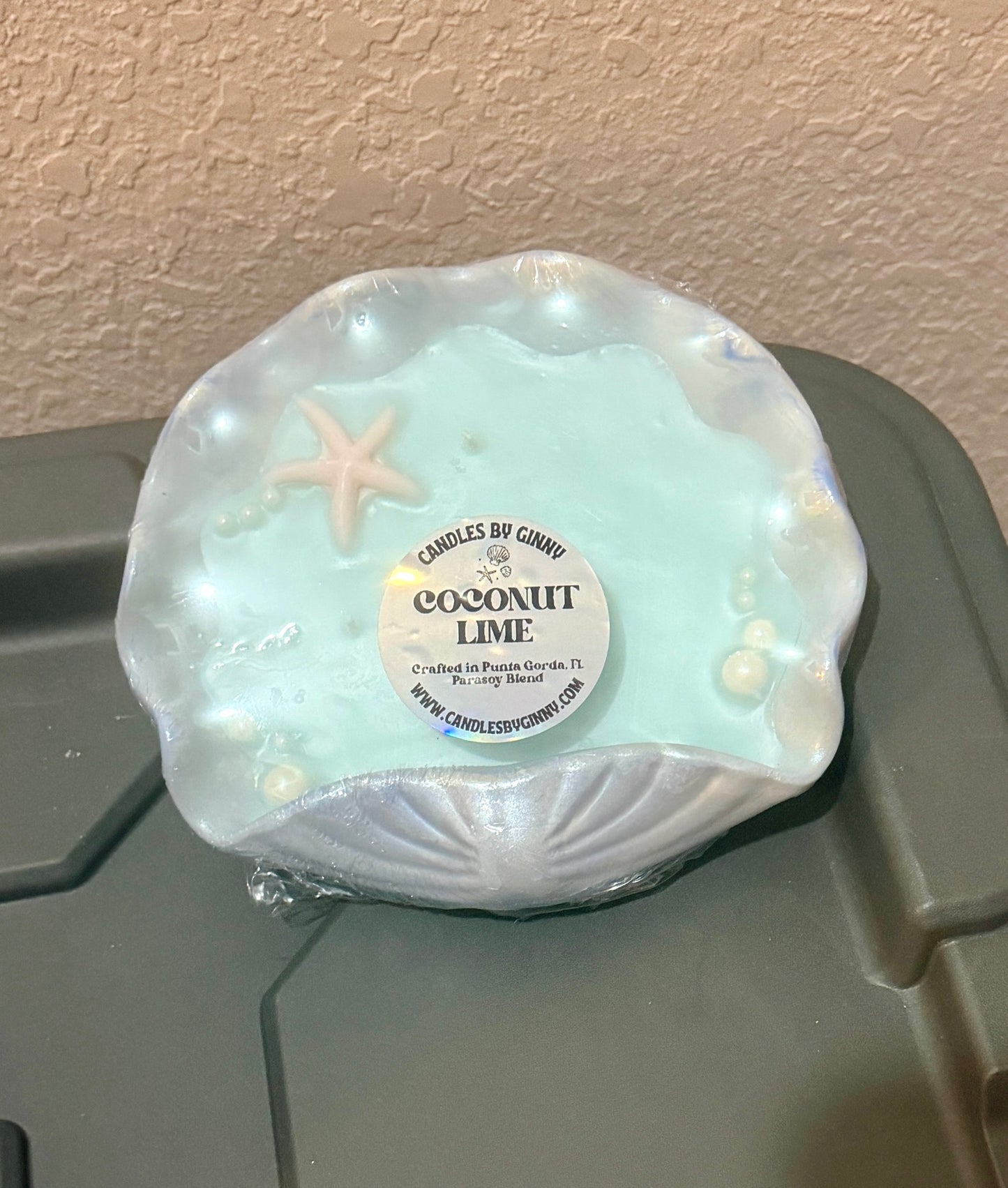 Large seashell candle - coconut lime
